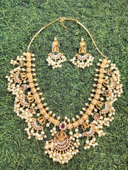Necklace and earrings set