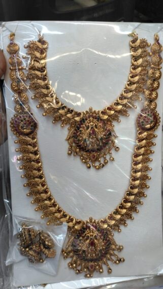 Fashion's necklace