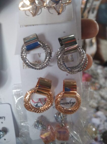 Regular earrings