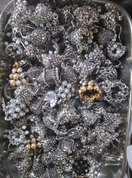 Causal earings