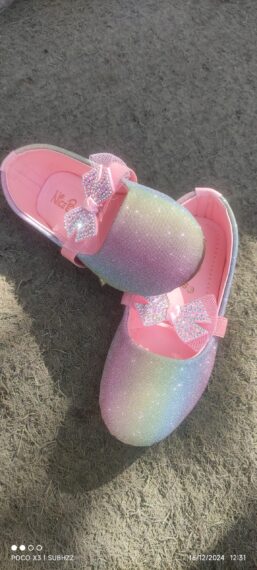 Girls foot Dolo