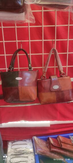 Leadher purse