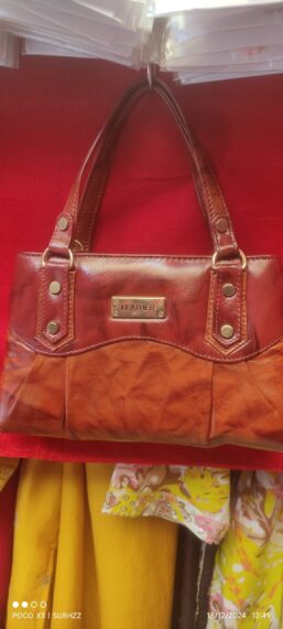 Leadher hand purse