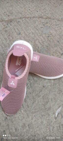 Sports shoes