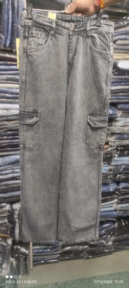black pocket jeans