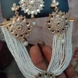 white necklase