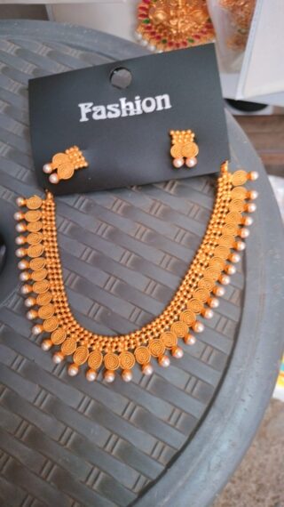 Causal necklace
