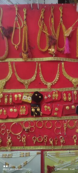 Necklace golden