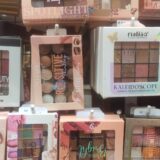 Eye shadow pallet