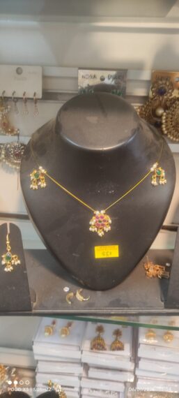 Causal necklace