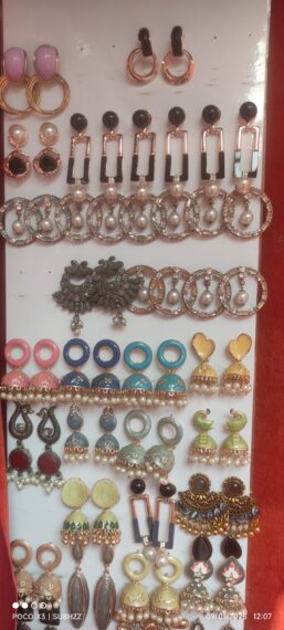 Causal earings