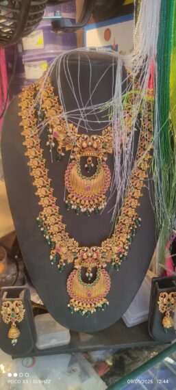 Golden necklace set