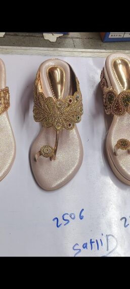 kolhapur golden chappal